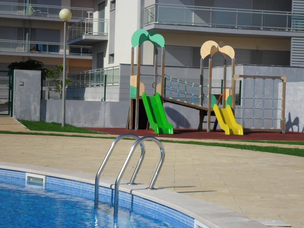 Alojamentos Campo & Mar-T2 Com Piscina Sao Martinho do Porto Exterior photo